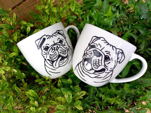 Wyjątkowy, ręcznie malowany kubek z autorskim motywem Buldoga Angielskiego.