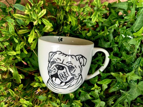 Wyjątkowy, ręcznie malowany kubek z autorskim motywem Buldoga Angielskiego.