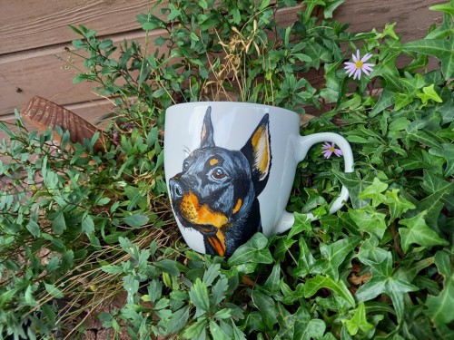 Wyjątkowy, ręcznie malowany kubek z autorskim motywem Dobermana