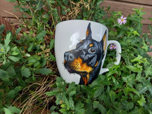 Wyjątkowy, ręcznie malowany kubek z autorskim motywem Dobermana