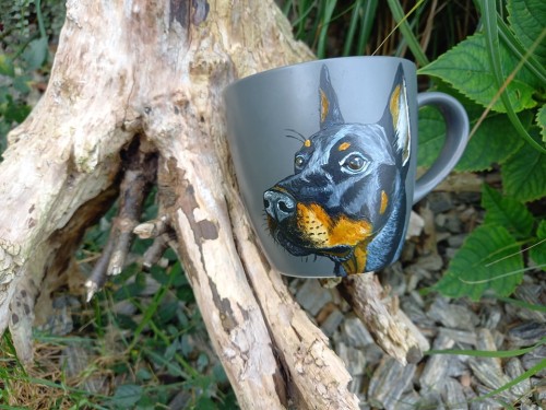 Wyjątkowy, ręcznie malowany kubek z autorskim motywem Dobermana