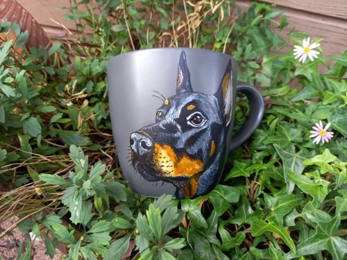 Wyjątkowy, ręcznie malowany kubek z autorskim motywem Dobermana