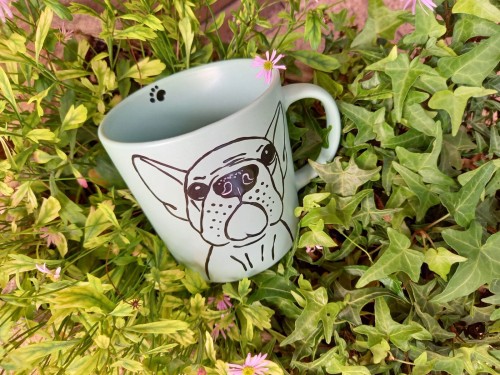 Wyjątkowy, ręcznie malowany kubek z autorskim motywem Buldożka francuskiego