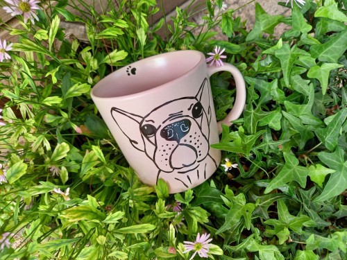 Wyjątkowy, ręcznie malowany kubek z autorskim motywem Buldożka francuskiego