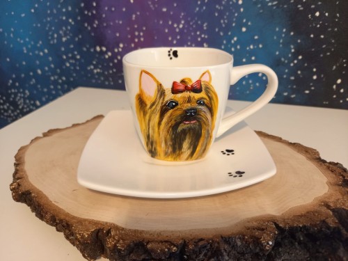 Wyjątkowa, ręcznie malowana filiżanka z autorskim motywem Yorkshire terrier.