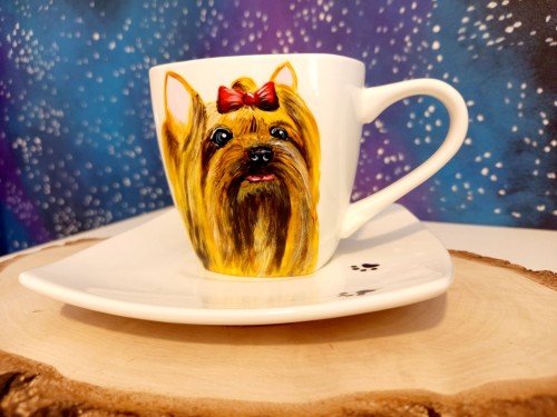 Wyjątkowa, ręcznie malowana filiżanka z autorskim motywem Yorkshire terrier.
