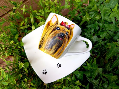 Wyjątkowa, ręcznie malowana filiżanka z autorskim motywem Yorkshire terrier.
