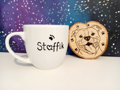 Wyjątkowy, ręcznie malowany kubek z autorskim motywem Staffika