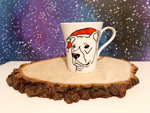 Wyjątkowy, mały, ręcznie malowany kubek Amstaff i Święta.