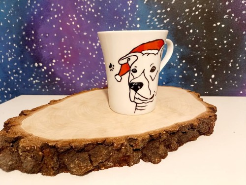 Wyjątkowy, mały, ręcznie malowany kubek Amstaff i Święta.