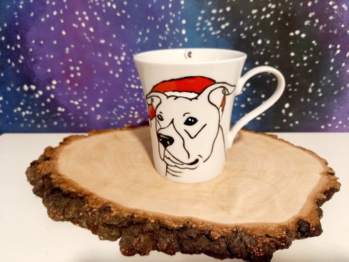 Wyjątkowy, mały, ręcznie malowany kubek Amstaff i Święta.