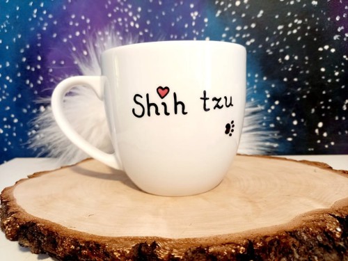 Wyjątkowy, ręcznie malowany kubek z autorskim motywem Shih tzu