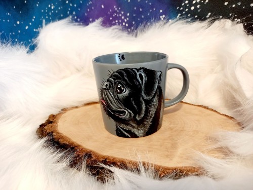 Wyjątkowy, ręcznie malowany kubek z autorskim motywem Mopsa