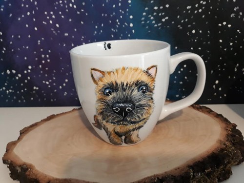 Wyjątkowy, ręcznie malowany kubek z autorskim motywem Cairn Terrier