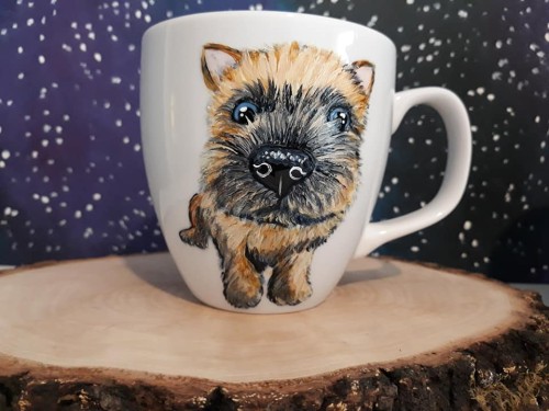Wyjątkowy, ręcznie malowany kubek z autorskim motywem Cairn Terrier