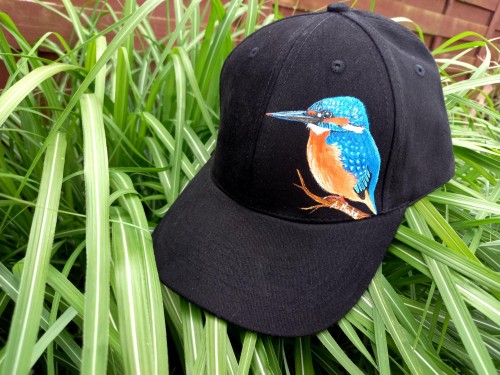 Wyjątkowa ręcznie malowana czapka z Zimorodkiem