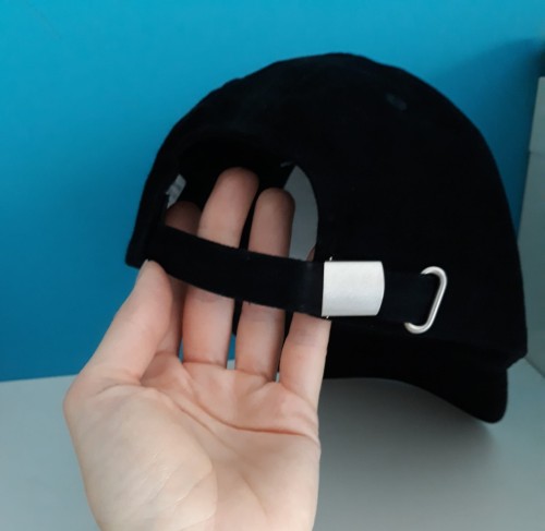 Wyjątkowa ręcznie malowana czapka z Zimorodkiem