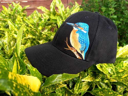 Wyjątkowa ręcznie malowana czapka z Zimorodkiem