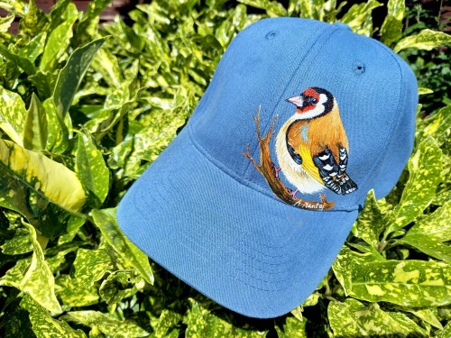 Wyjątkowa ręcznie malowana czapka ze Szczygłem