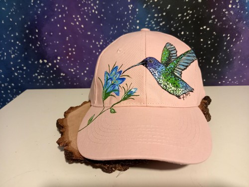 Wyjątkowa ręcznie malowana czapka z Kolibrem
