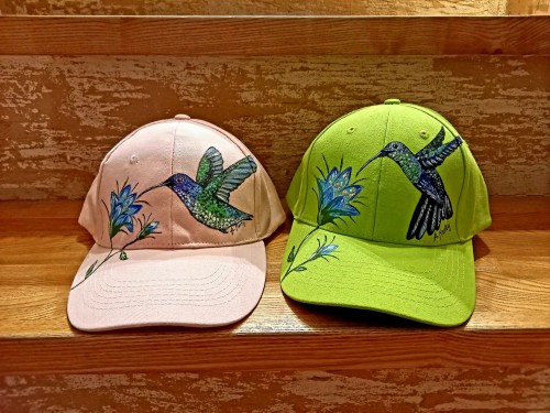 Czapki z kolibrami