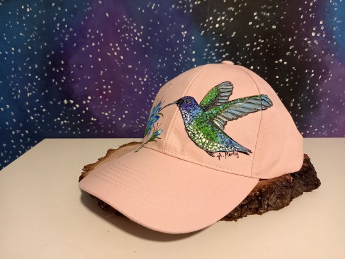 Wyjątkowa ręcznie malowana czapka z Kolibrem
