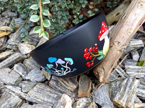 Wyjątkowa, ręcznie malowana miseczka z autorskim motywem grzybków.