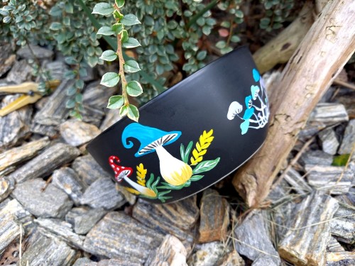 Wyjątkowa, ręcznie malowana miseczka z autorskim motywem grzybków.