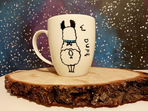 Wyjątkowy, ręcznie malowany kubek Lama pocałuj mnie w dupę.