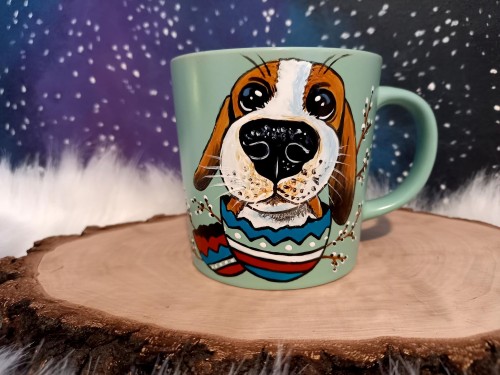 Wyjątkowy, ręcznie malowany kubek Beagle i Wielkanoc.