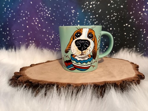 Wyjątkowy, ręcznie malowany kubek Beagle i Wielkanoc.