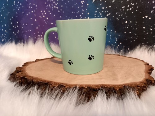 Wyjątkowy, ręcznie malowany kubek Beagle i Wielkanoc.