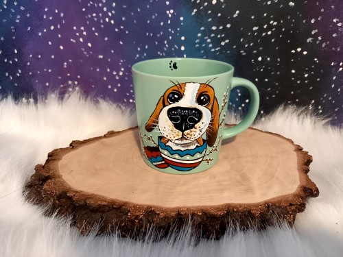 Wyjątkowy, ręcznie malowany kubek Beagle i Wielkanoc.