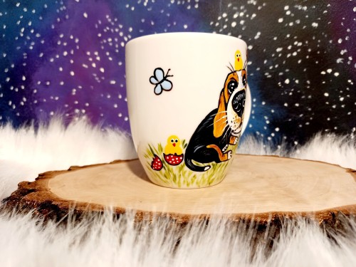 Wyjątkowy, ręcznie malowany kubek Beagle i Wielkanoc