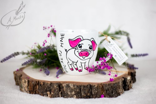 Wyjątkowy, ręcznie malowany kubek Świnka pocałuj mnie w dupę