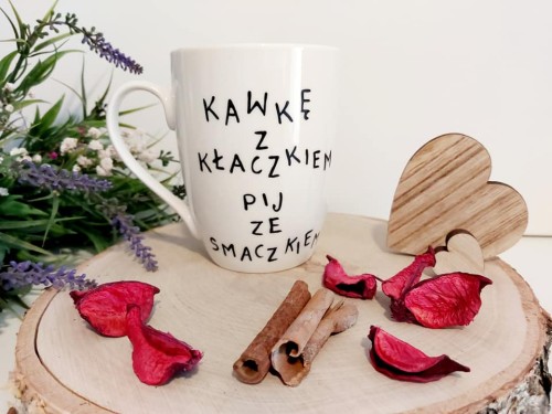 Wyjątkowy, ręcznie malowany kubek kot i kawka z kłaczkiem