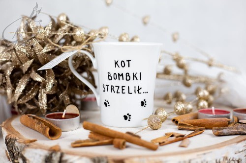 Wyjątkowy, mały, ręcznie malowany kubek kot i Święta.