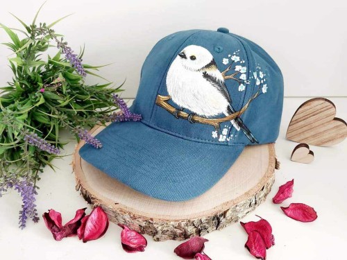 Wyjątkowa ręcznie malowana czapka Raniuszek