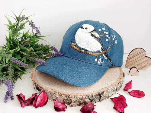 Wyjątkowa ręcznie malowana czapka Raniuszek