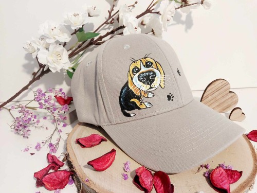 Wyjątkowa ręcznie malowana czapka z daszkiem Beagle.