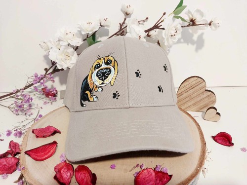 Wyjątkowa ręcznie malowana czapka z daszkiem Beagle.