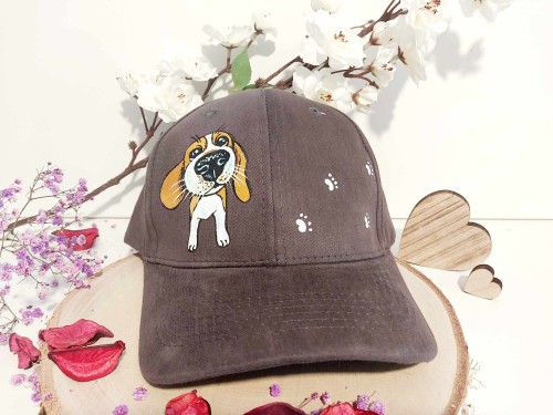 Wyjątkowa ręcznie malowana czapka z daszkiem Beagle.