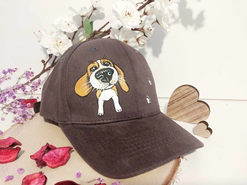 Wyjątkowa ręcznie malowana czapka z daszkiem Beagle.