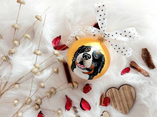 Wyjątkowa bombka choinkowa ręcznie malowana Berneński pies pasterski