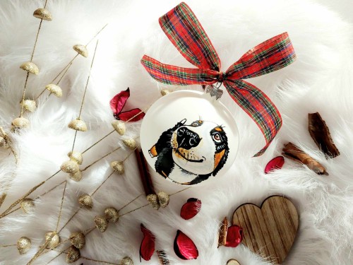 Wyjątkowa bombka choinkowa ręcznie malowana Berneński pies pasterski