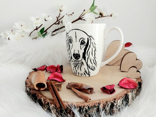 Wyjątkowy, ręcznie malowany kubek Jamnik długowłosy.