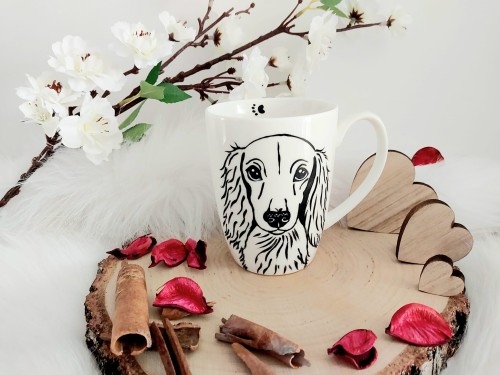 Wyjątkowy, ręcznie malowany kubek Jamnik długowłosy.