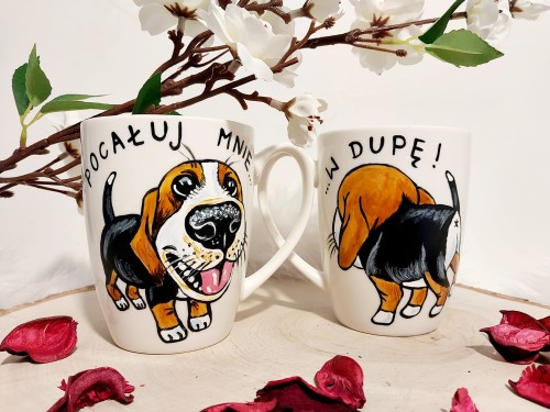 Wyjątkowy, ręcznie malowany kubek Beagle pocałuj mnie w dupę