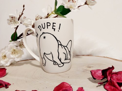 Wyjątkowy, ręcznie malowany kubek Buldożek Francuski pocałuj mnie w dupę.