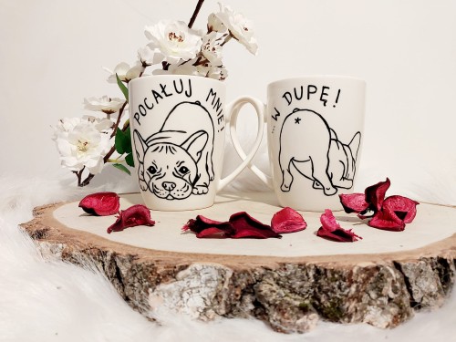 Wyjątkowy, ręcznie malowany kubek Buldożek Francuski pocałuj mnie w dupę.
